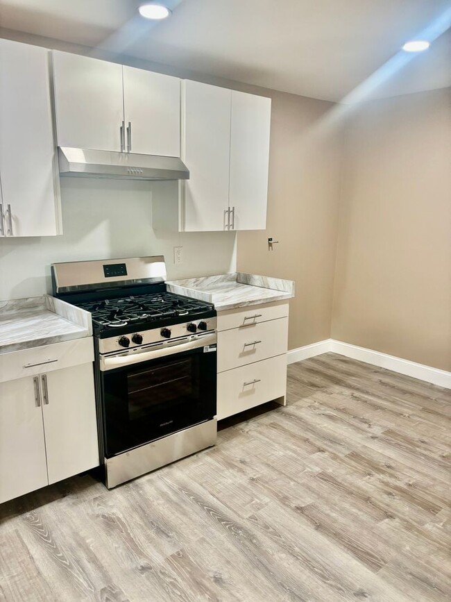 Photo - 2 Bedroom, 1 Bathroom Newly Renovated Cond...
