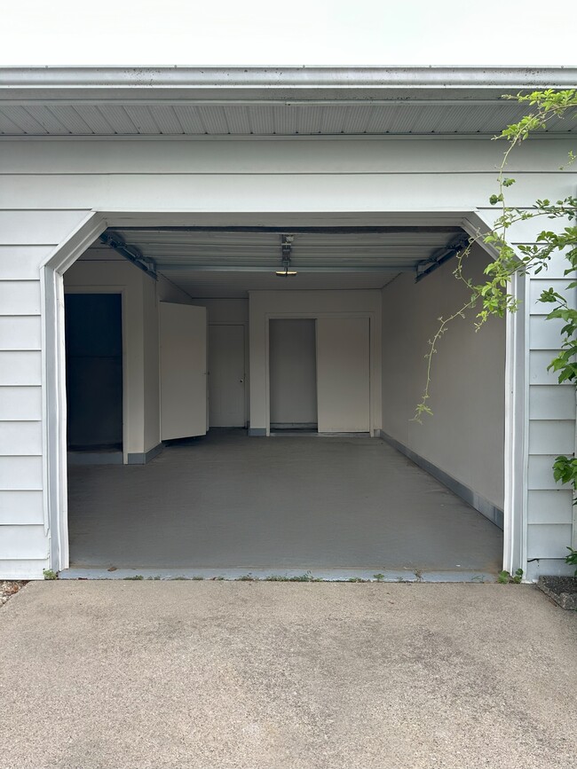 Photo - 2909 Travis St