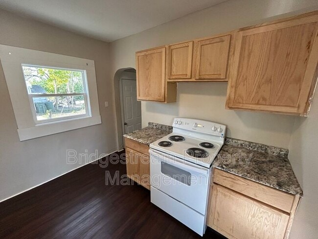 Photo - 2213 Ravenwood Ave