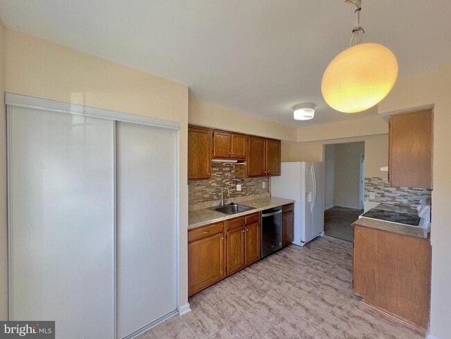 Building Photo - 1707 Featherwood St