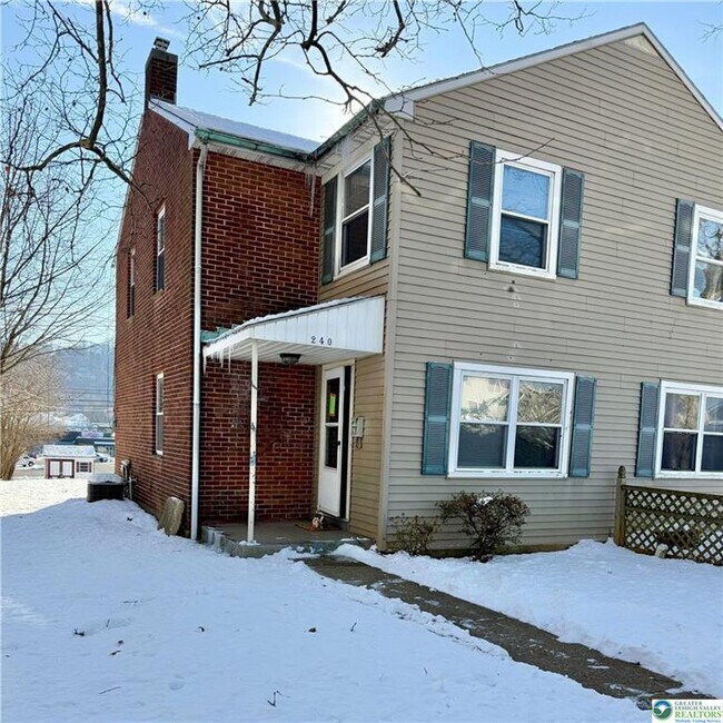 Photo - 240 Palmer St