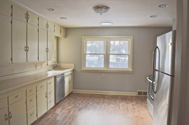 Photo - 1721 Lloyd Ave