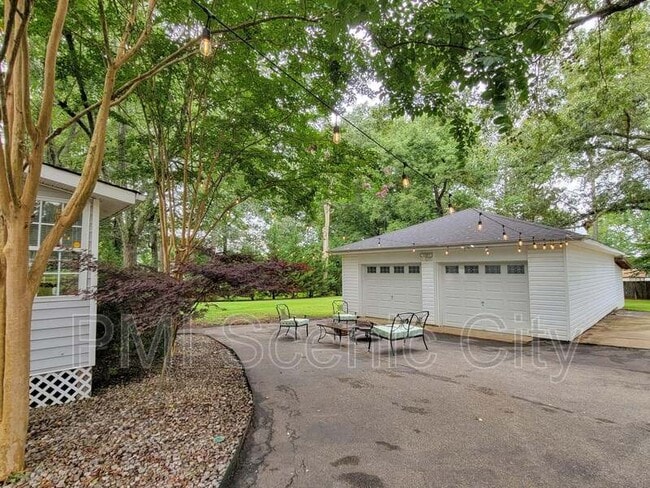 Photo - 709 James Ave