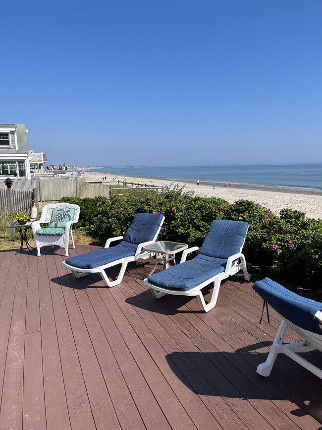 Oceanfront deck - 9 Charlotte St
