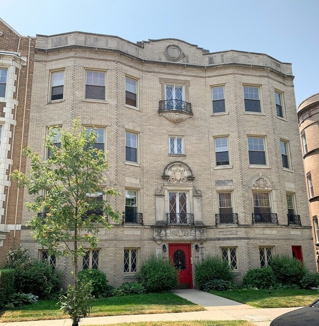 Building Photo - 1055 W North Shore Ave Unit 1W