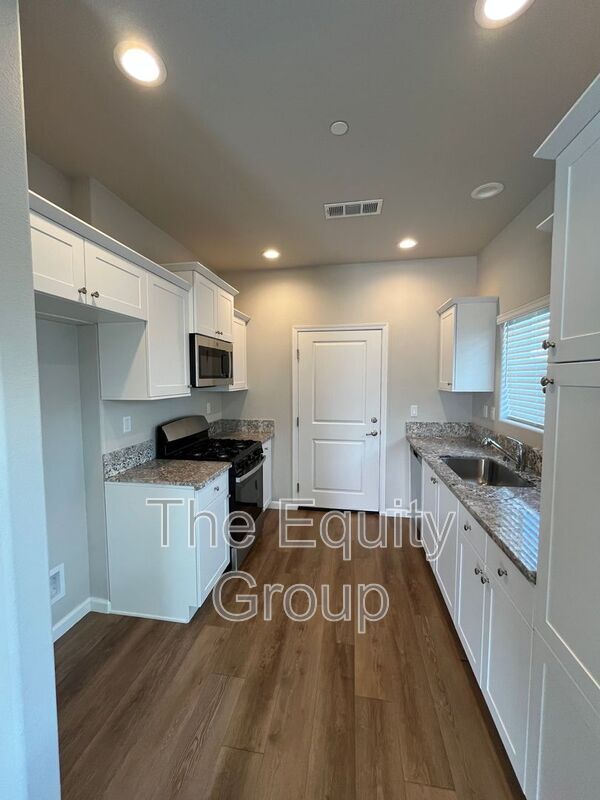 Photo - 418 S Summit St Unit #104