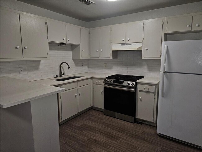 Photo - 7300 Bennett Ave