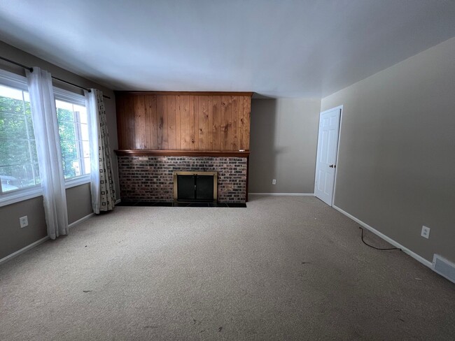 Photo - 3010-3012 Okemos Dr SE