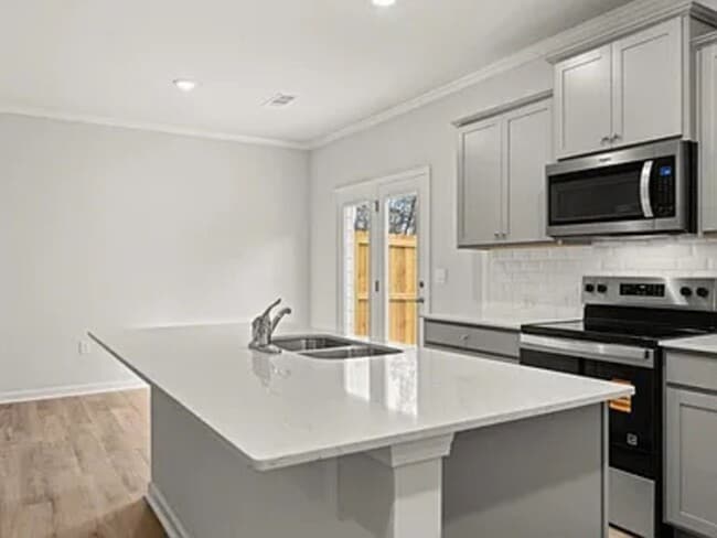 66 Berryville Dr