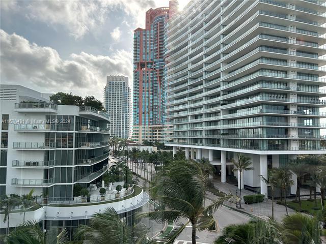 Photo - 1000 S Pointe Dr Unit 507