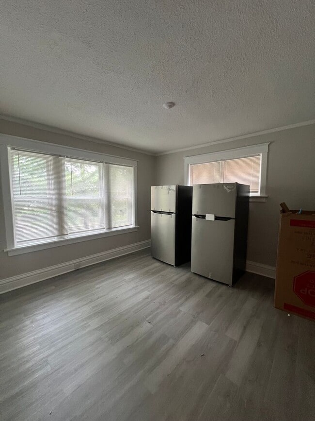 Photo - 5335 Bancroft Ave Unit 5335 1W Bancroft Ave