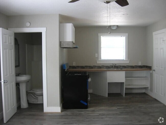 Building Photo - 1502 S 13th St Unit 1502 S 13th B Rental