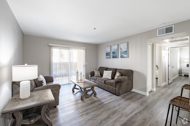 2BR, 2BA - 803SF - Living Room - Maple Hill