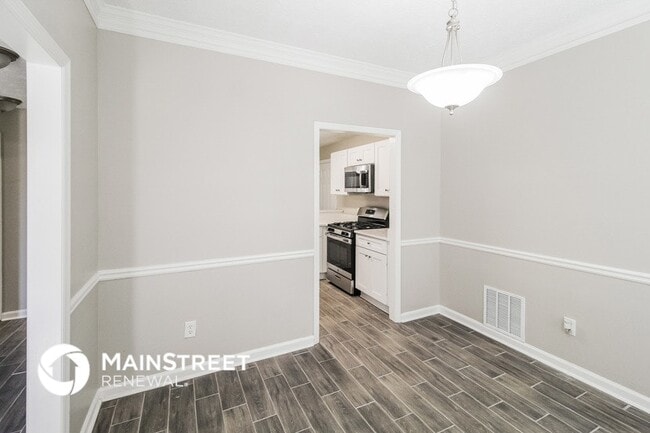 Photo - 754 Woodstone Rd