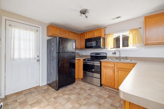 Photo - Updated 2-Bedroom Home Walking Distance to Longwood University!