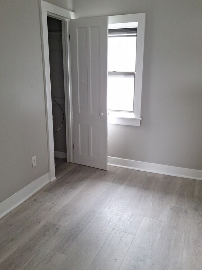 bedroom - 62 Lancaster St