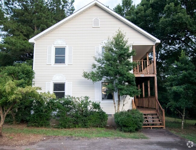 Building Photo - 4/2 apartment off of Milledge