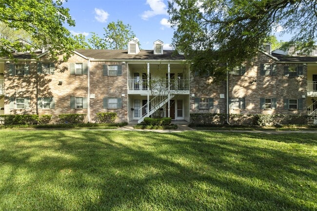 Building Photo - 13010 Trail Hollow Dr Unit 3010