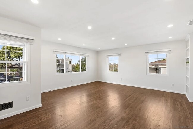 4325 Long Branch Ave