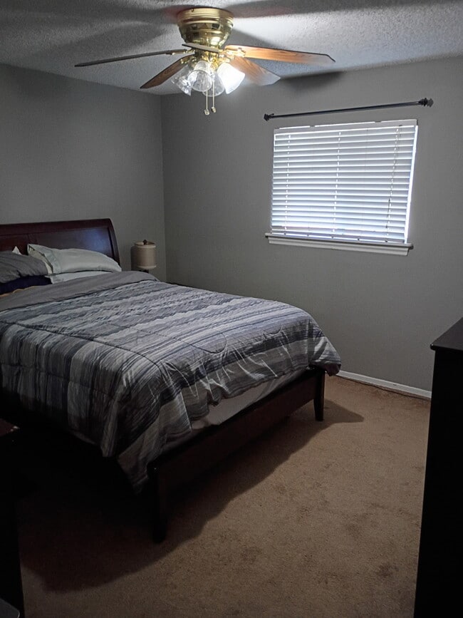 Building Photo - 1129 W Avenue J8