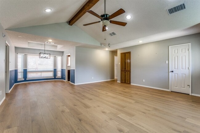 Photo - 8 Winding Creek Ct