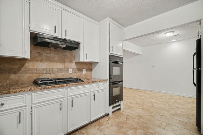 Photo - 2121 Hickory Ln