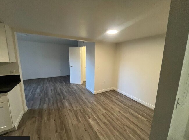 Photo - 1750 Karen Ave Unidad Renovated Upstairs 3