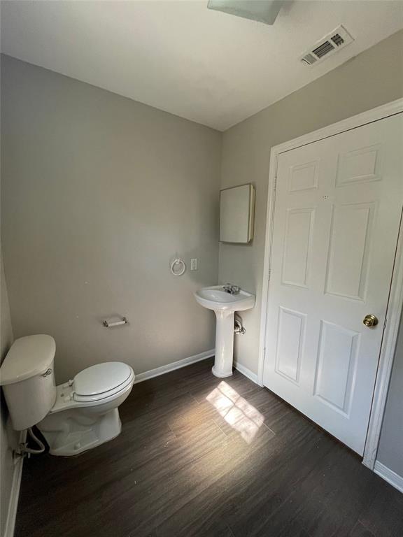Building Photo - 556 E Cedar St Rental