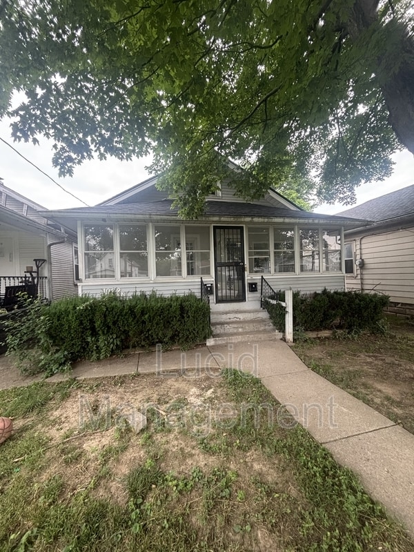 Photo - 1029 Queen Avenue - 1