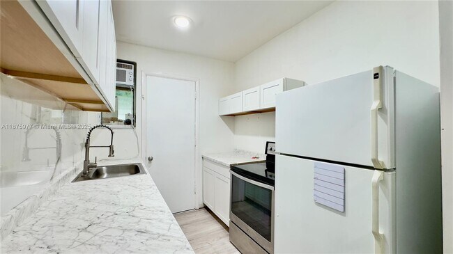 Photo - 2025 Bay Dr Unit 8