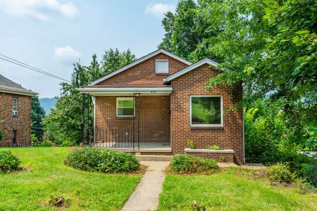 Photo - Stunning 3 bed, 2 bath home in Ambridge available August 15!