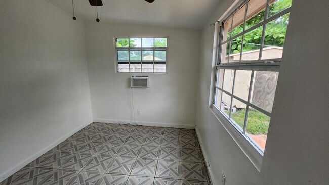 Photo - 43 SW 11th St