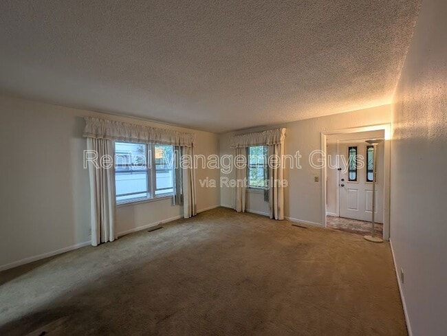 Photo - 5027 6th St NE