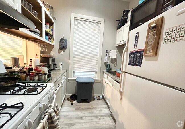 Building Photo - 218 Columbia St Unit 1T Rental