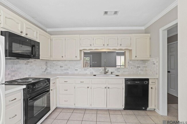 Photo - 9849 Siegen Ln