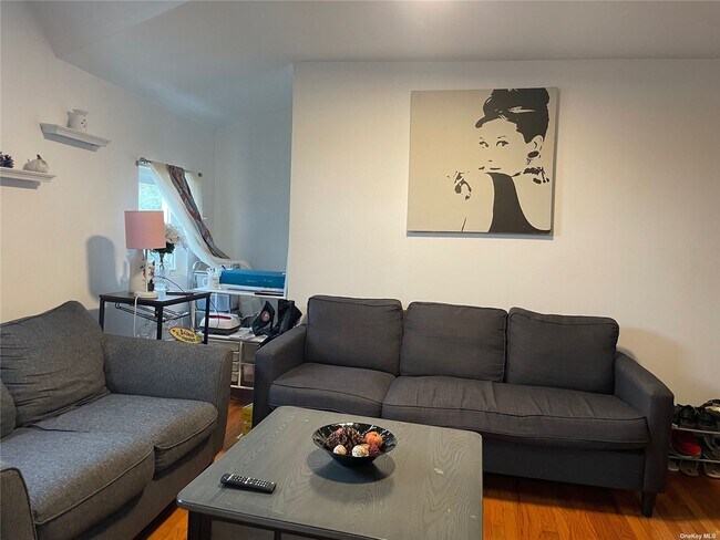 Photo - 116-44 220th St