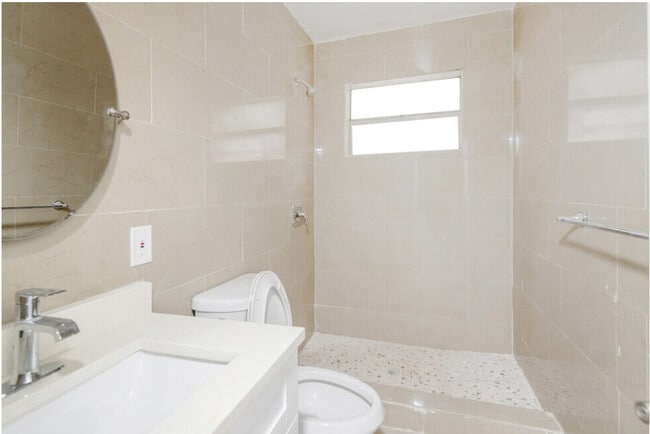 1044-1046 Foster Rd, Hallandale Beach