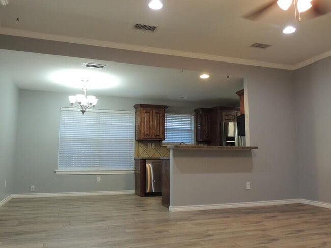 Photo - 1003 N Doris Ave