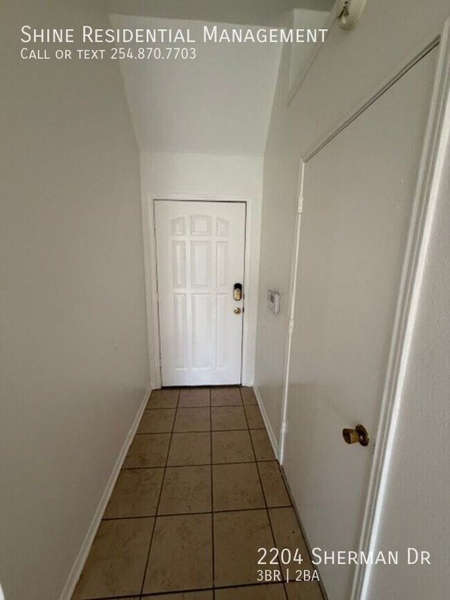 Photo - 2204 Sherman Dr