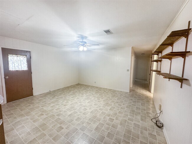 Photo - 516 W 14th St