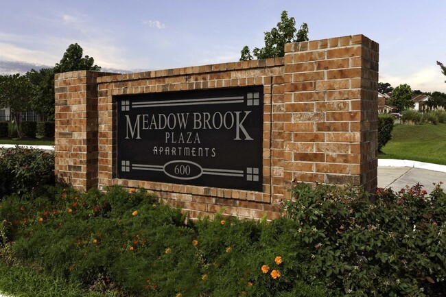 Meadowbrook Plaza Apartments - Meadowbrook Plaza Apartments