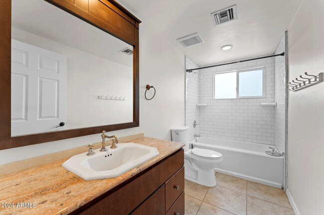 Photo - 3329 E Greenway Ln