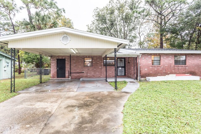 Charming & Move-In Ready 3-Bedroom Home wi... - Charming & Move-In Ready 3-Bedroom Home wi...