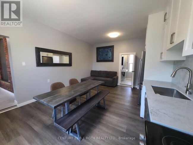 Photo - 82 Albert St N Unité 4