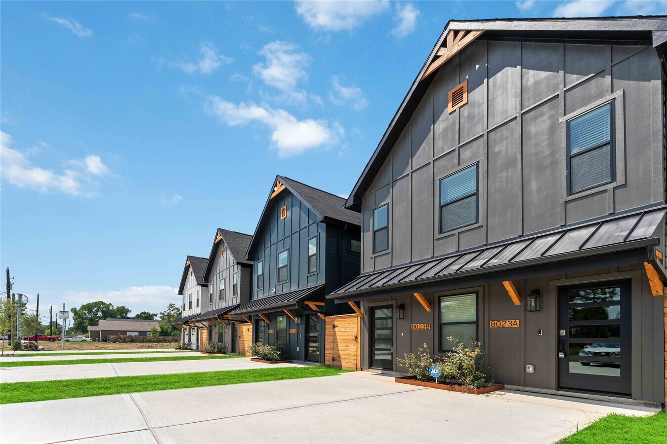 Photo - 8023 Cora St