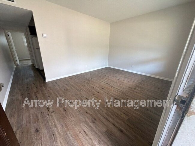 Photo - 650 E 12th St
