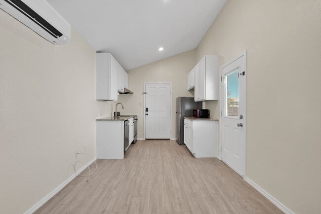 Photo - 7184 Elm Cv