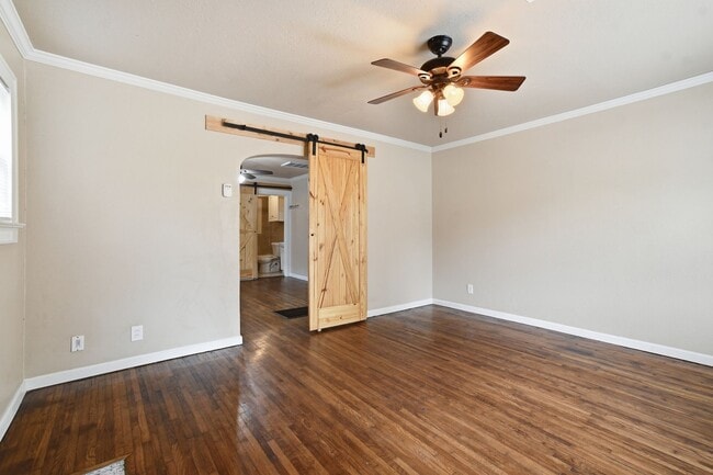 Photo - 1633 E 8th St Unit 1633