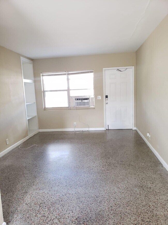 Photo - 3718 Henry Ave