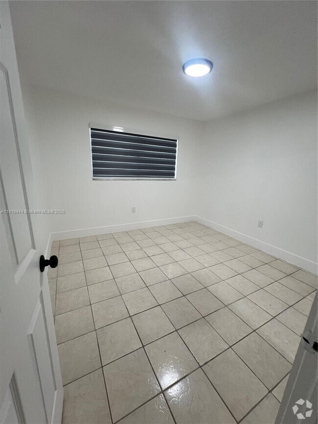 Building Photo - 590 NW 65th St Unit 3 Rental